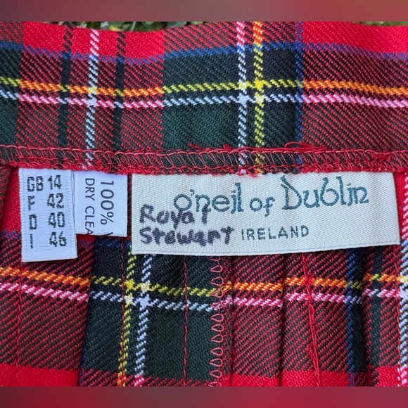 NWOT O'Neil of Dublin Royal Stewart kilt with Rampant Lion kilt pin - US size 10 - Picture 2 of 6